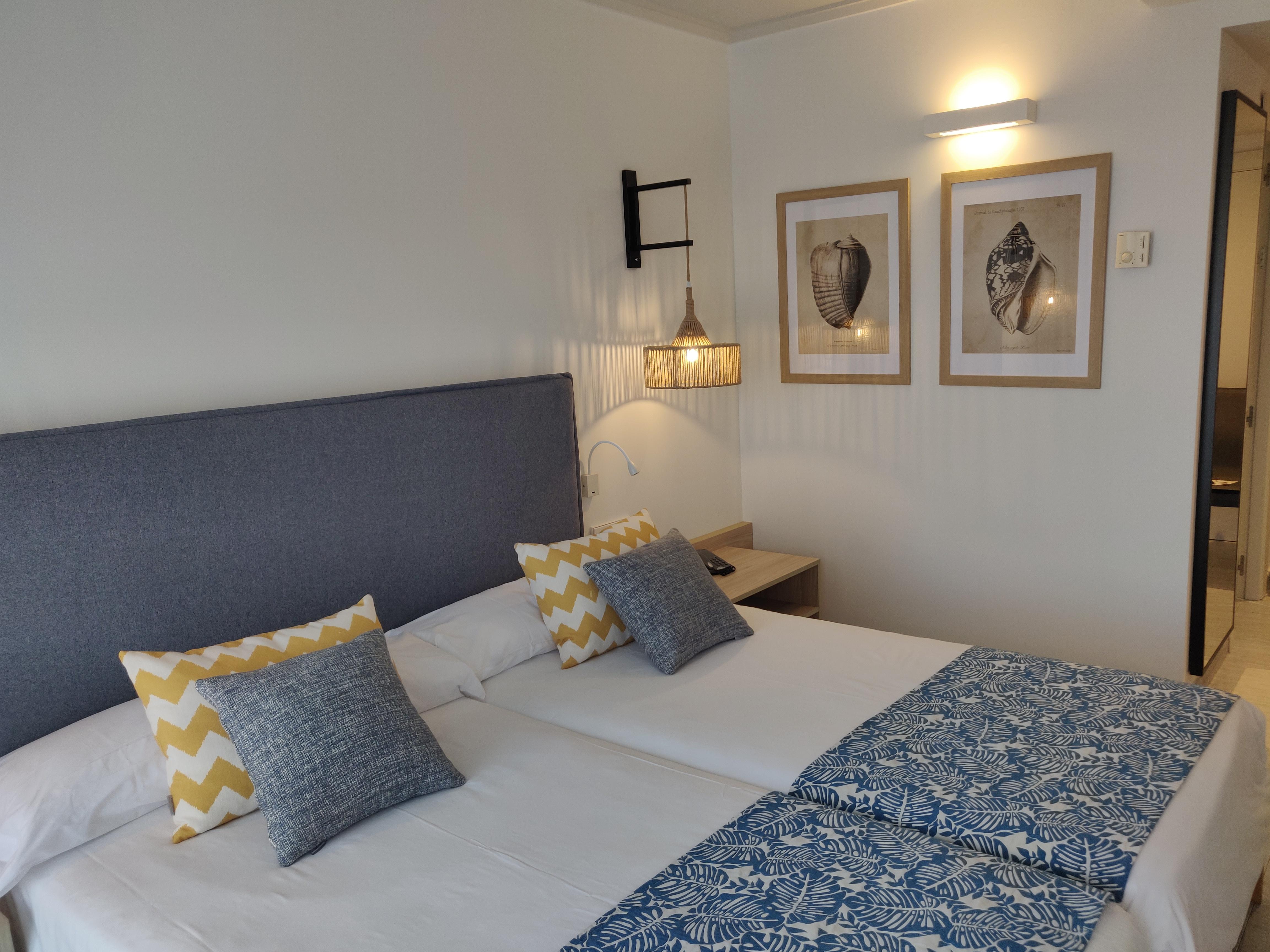 Cabogata Beach Hotel Retamar  Exterior photo A bedroom at the hotel