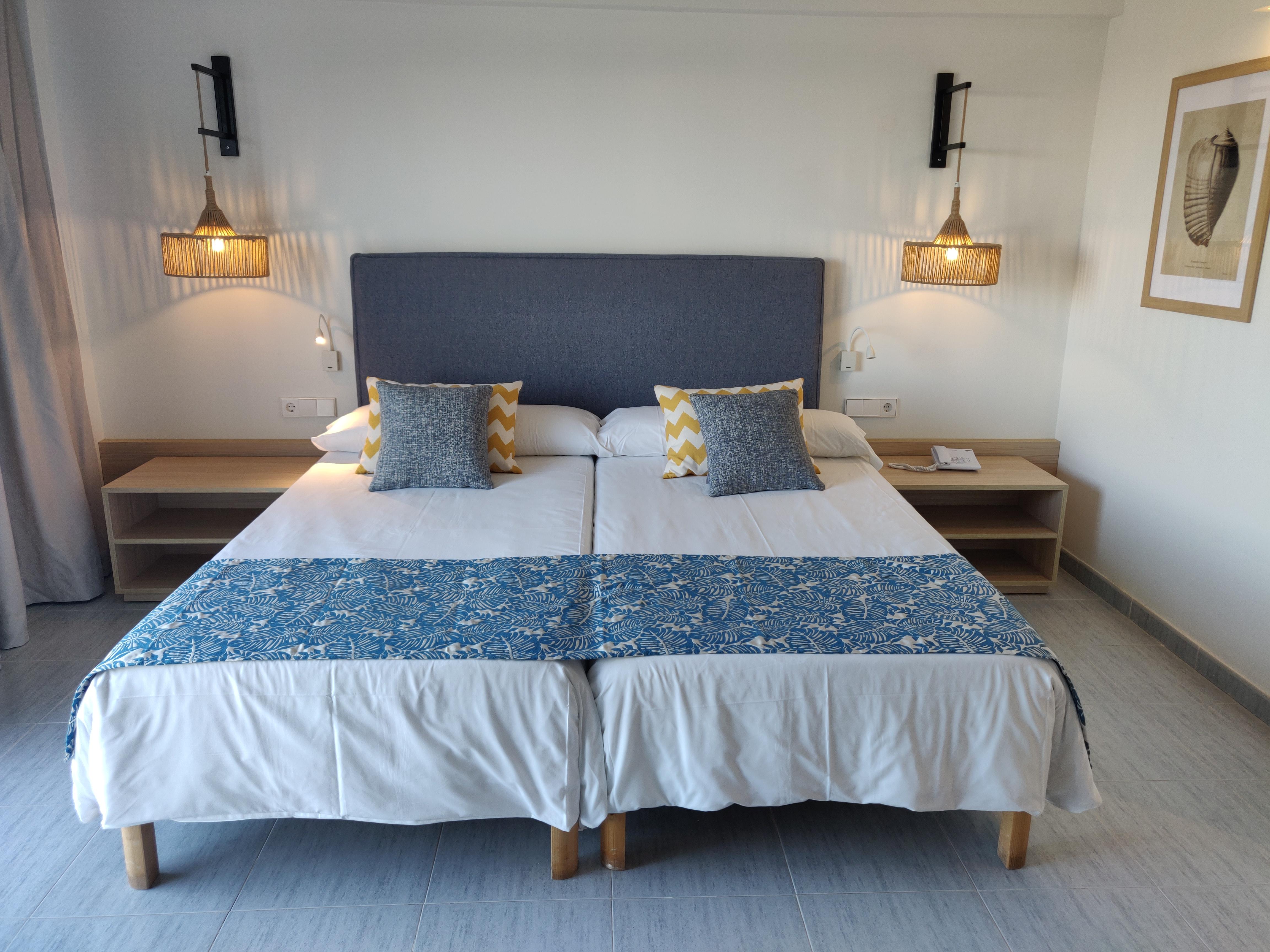Cabogata Beach Hotel Retamar  Exterior photo A bedroom at the hotel
