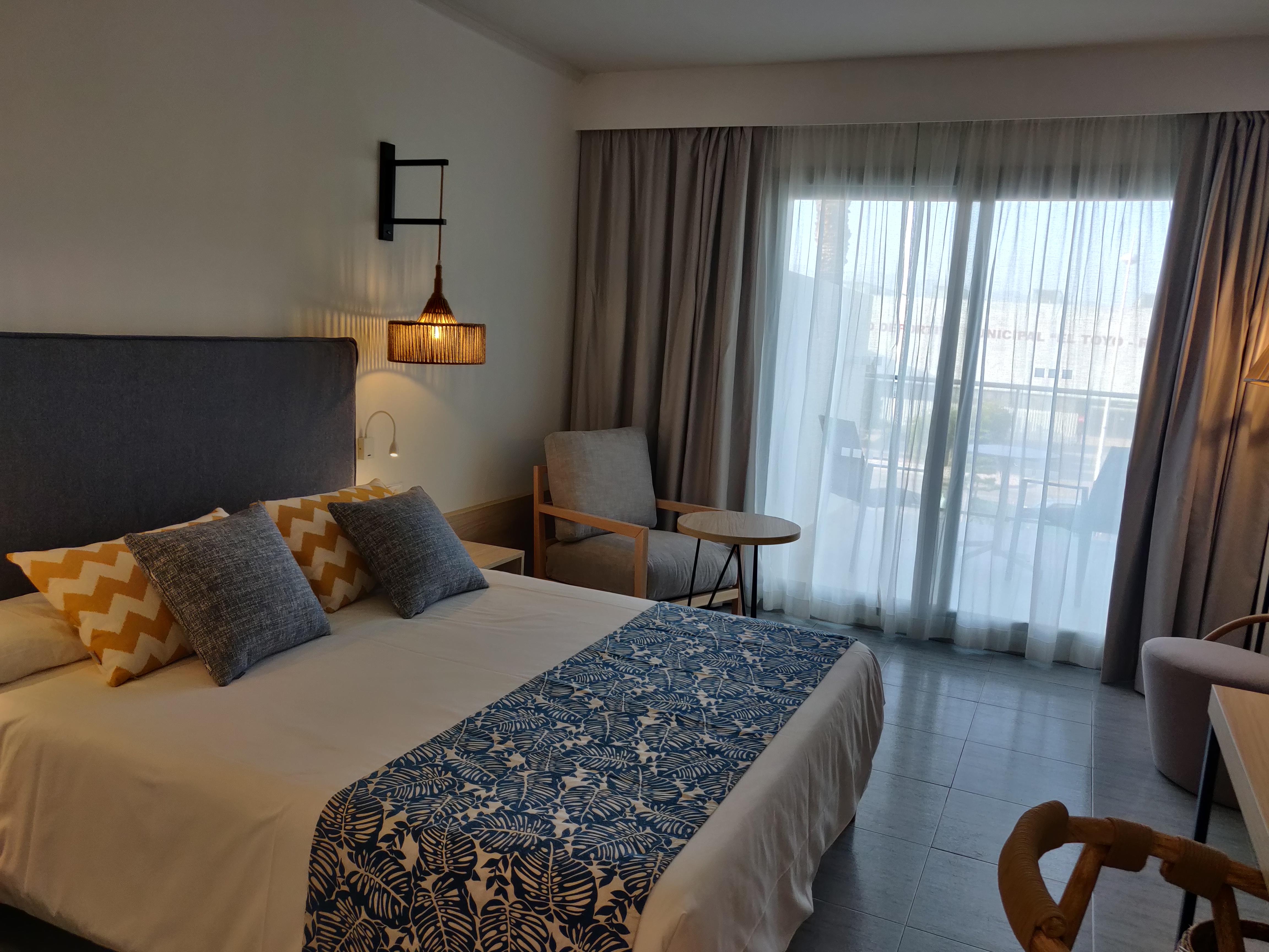 Cabogata Beach Hotel Retamar  Exterior photo A room at the hotel