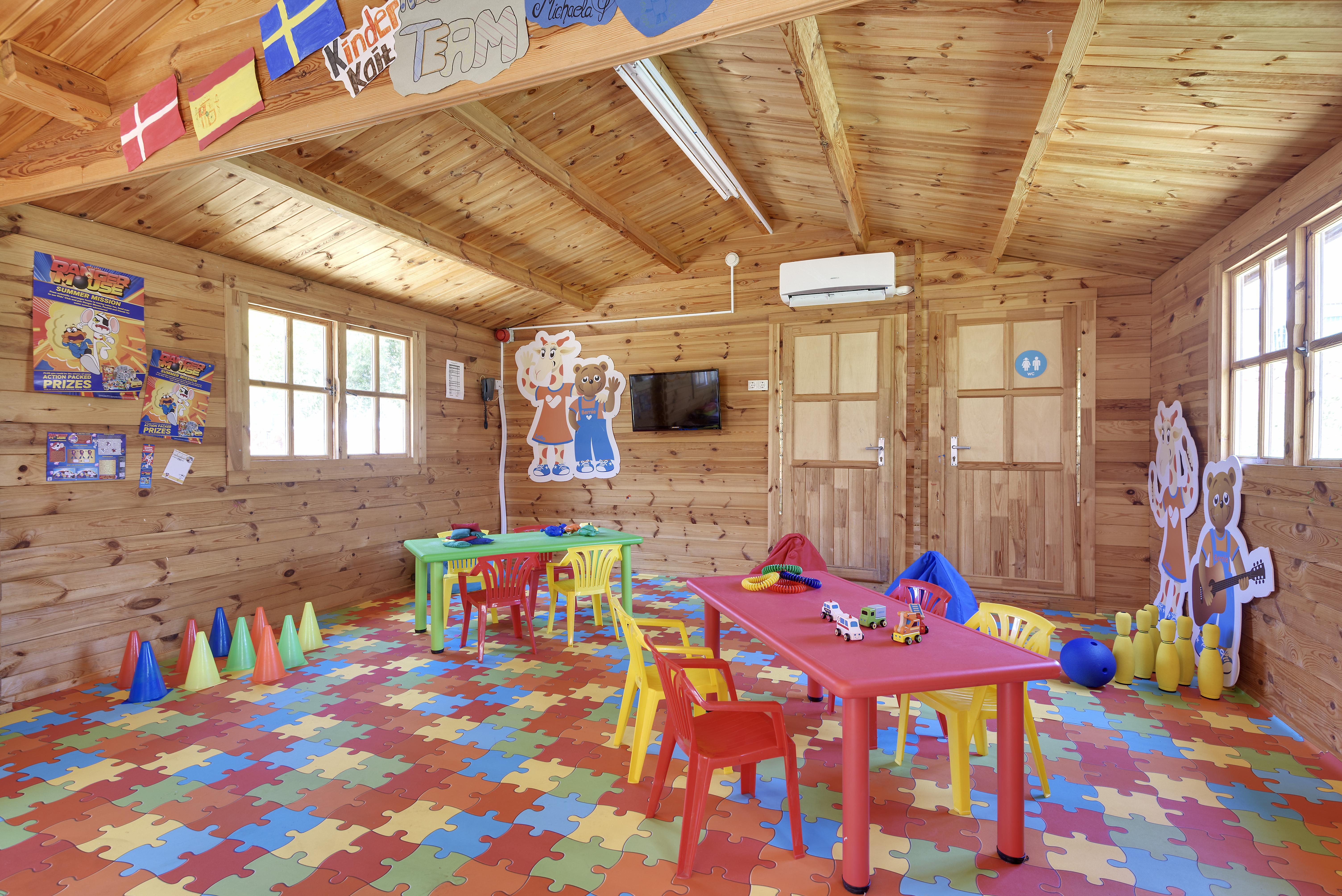 Cabogata Beach Hotel Retamar  Exterior photo The children's club at the hotel