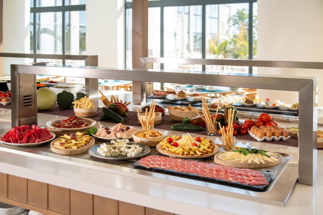 Cabogata Beach Hotel Retamar  Exterior photo A buffet at a hotel
