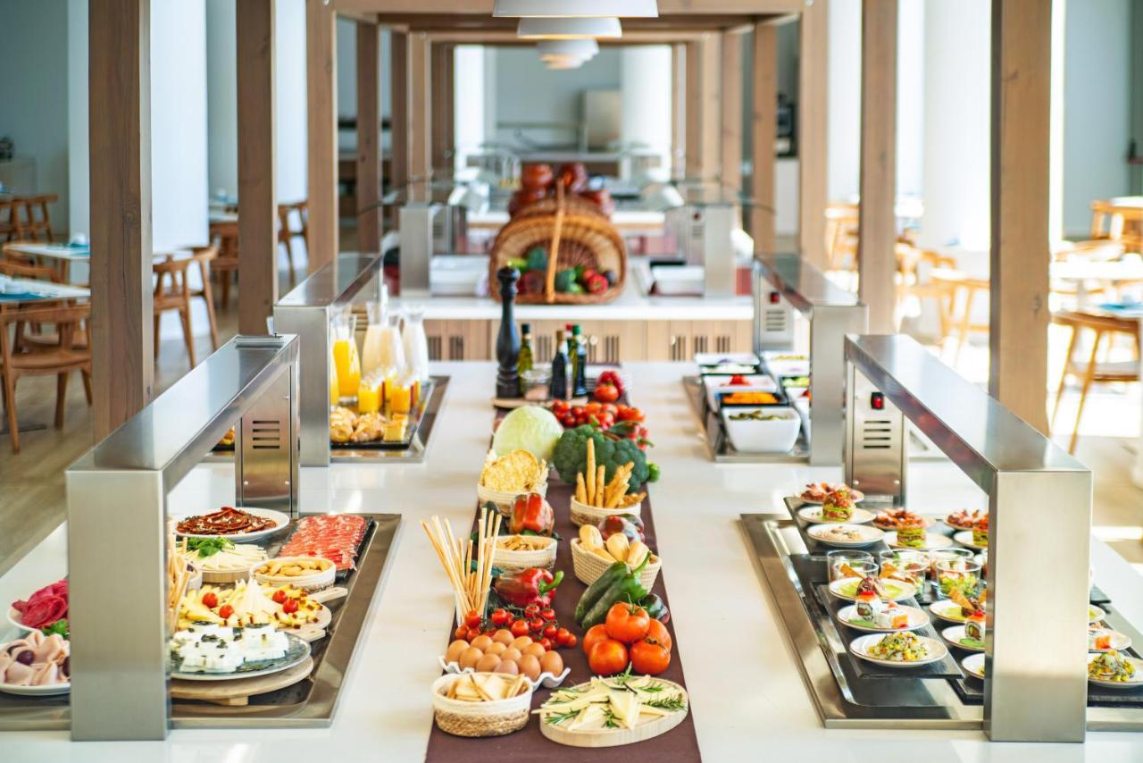 Cabogata Beach Hotel Retamar  Exterior photo A buffet at a hotel